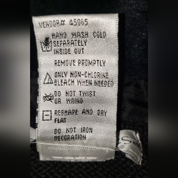 Victoria Jones | Sophisticated Christmas Sweater - Picture 10 of 16